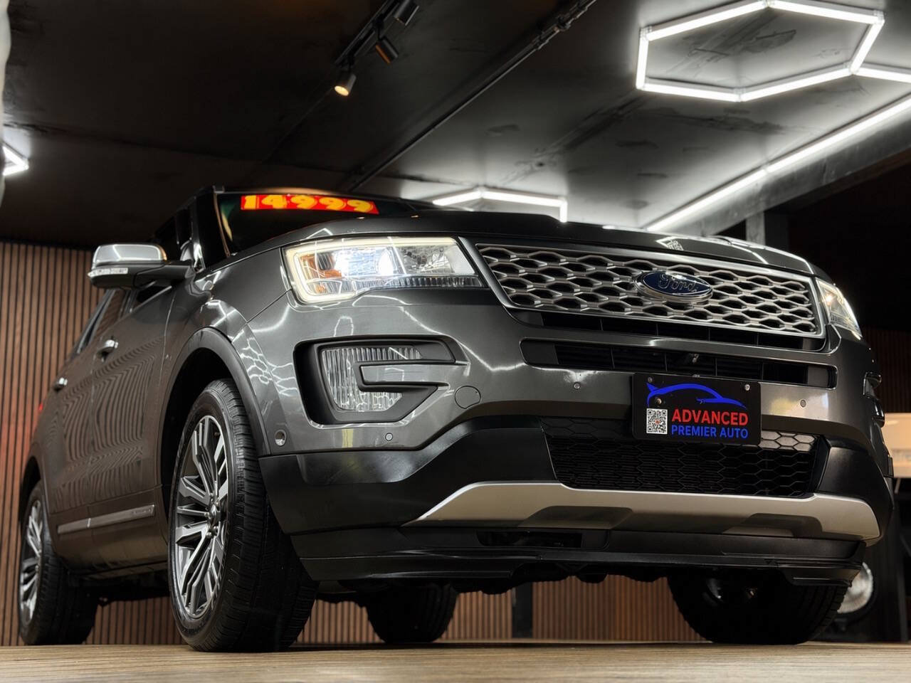 Used 2016 Ford Explorer Platinum image 3
