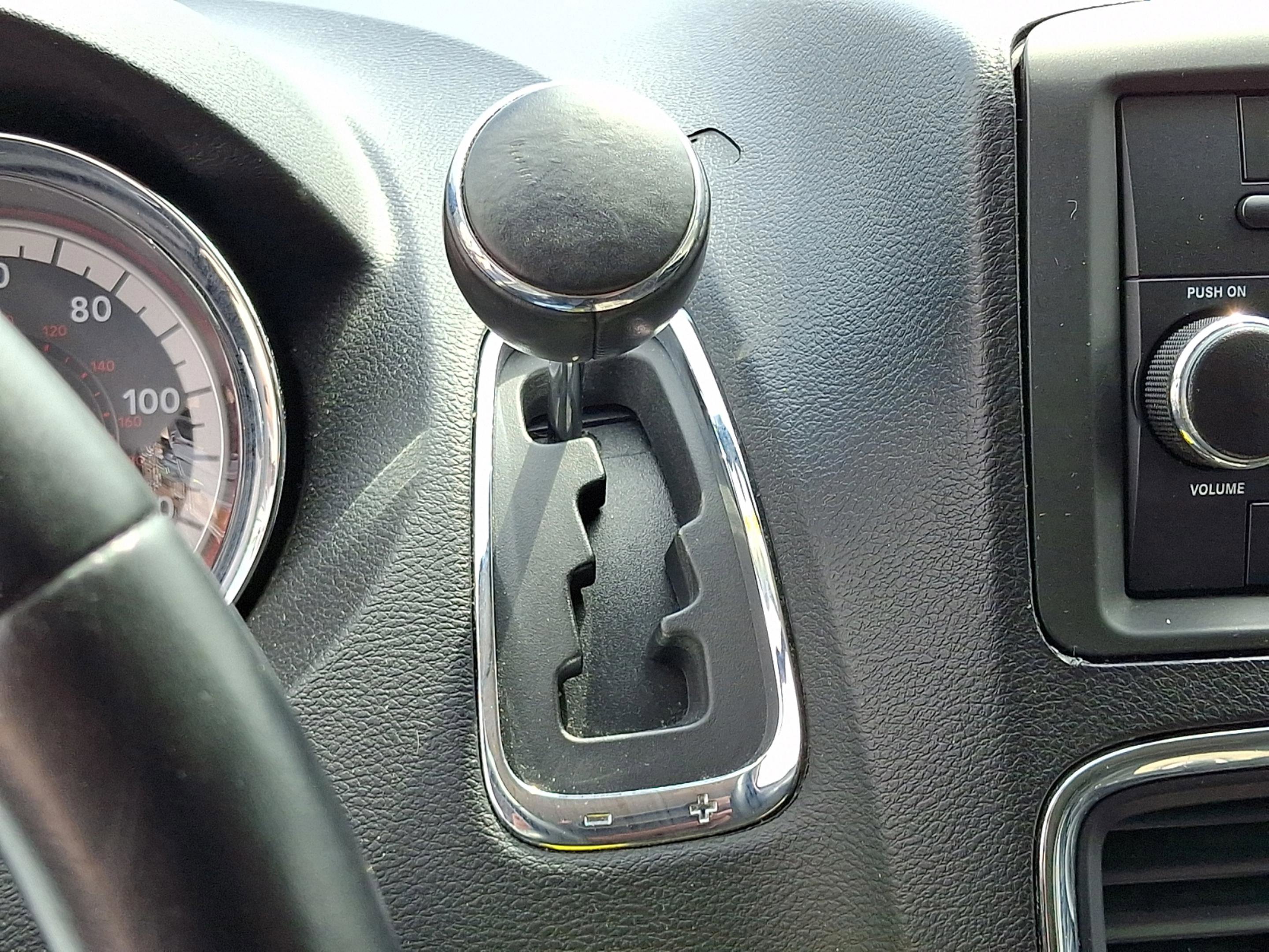 Used 2015 Dodge Grand Caravan SXT w/ UConnect Hands-Free Group image 15