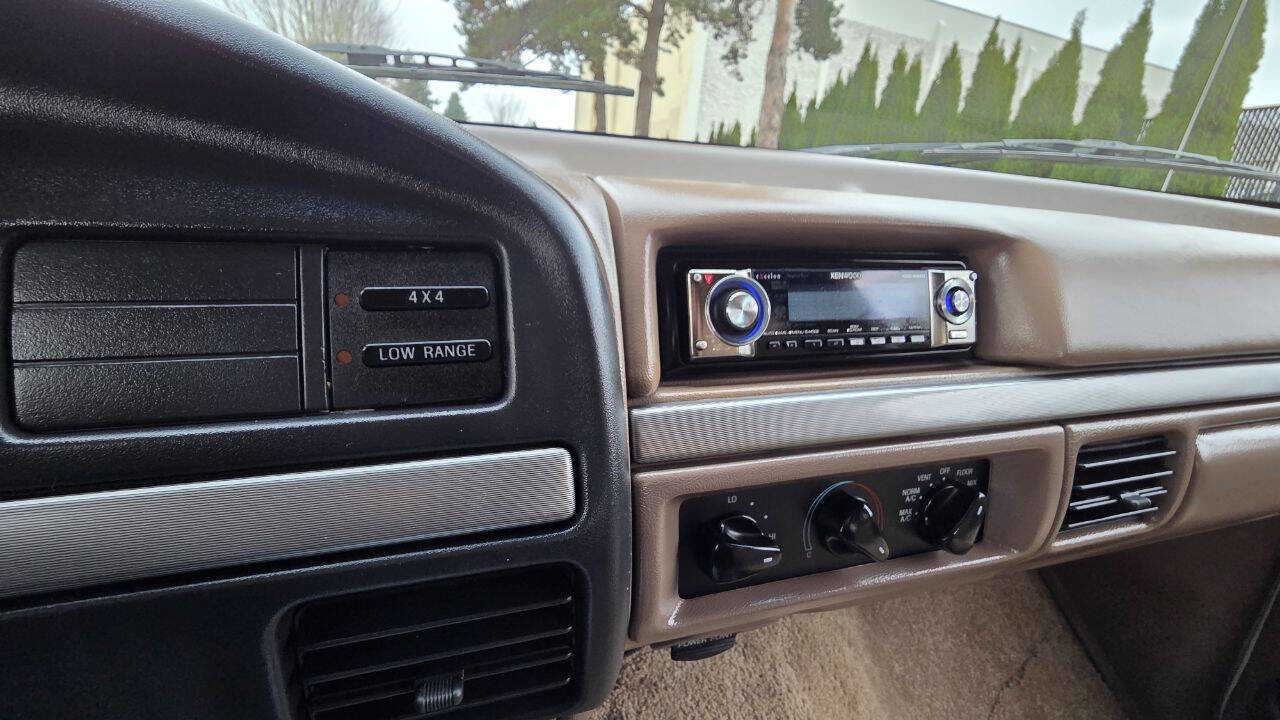 Used 1993 Ford Bronco XLT image 12