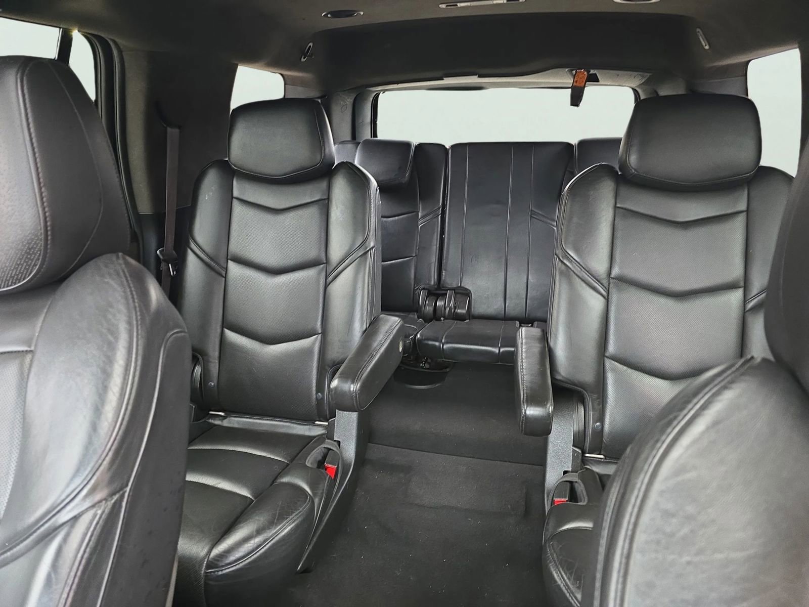 Used 2019 Cadillac Escalade Platinum AWD/4WD image 16