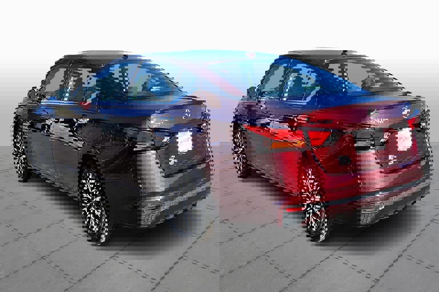 Used 2024 Nissan Altima 2.5 SV image 12