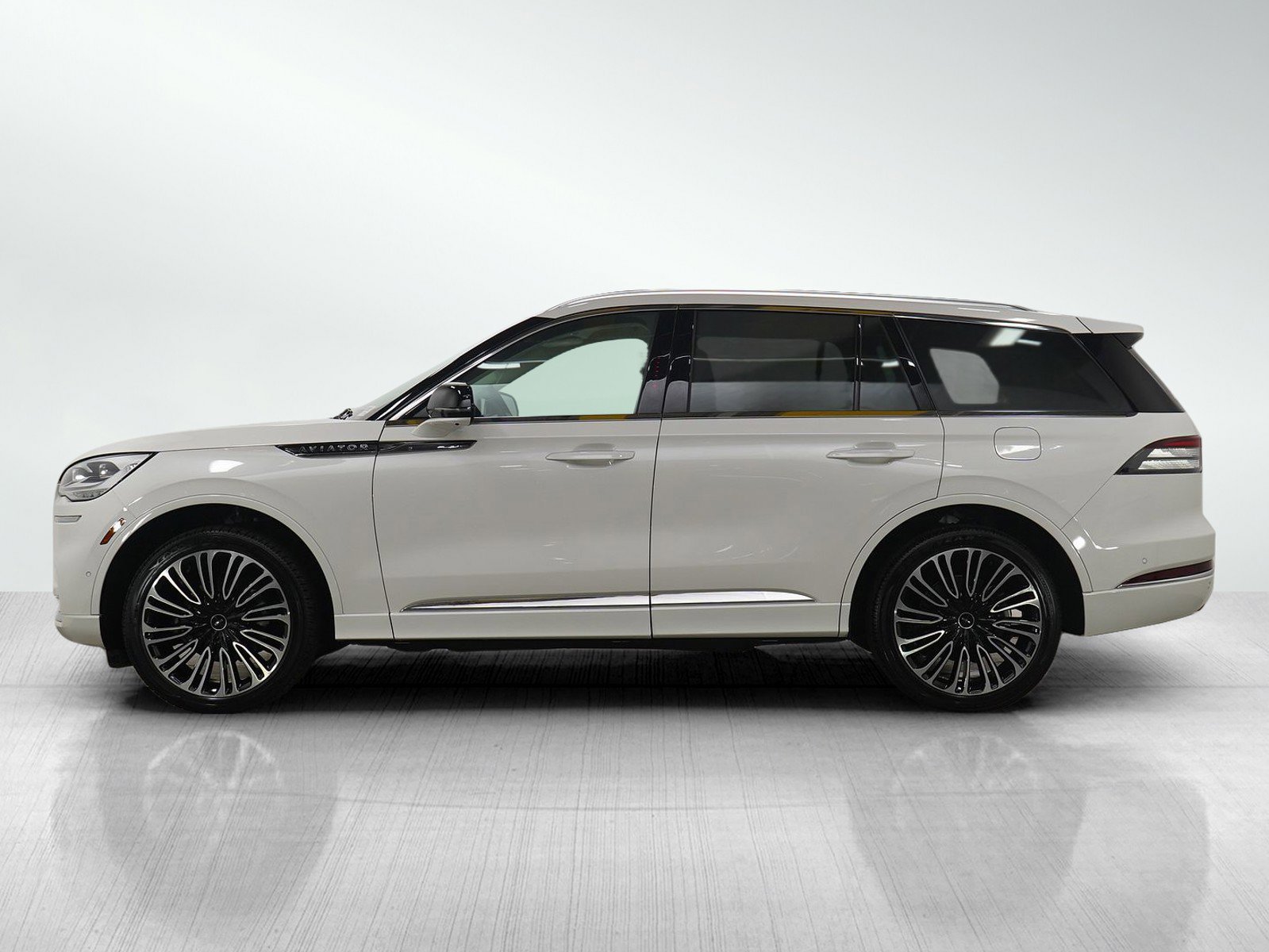 Used 2024 Lincoln Aviator Black Label image 2