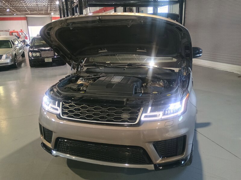 Used 2018 Land Rover Range Rover Sport HSE image 38
