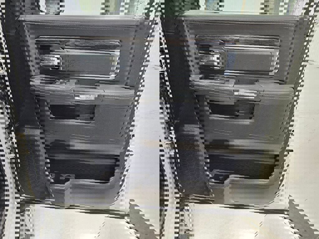 Used 2015 RAM 1500 Limited image 33