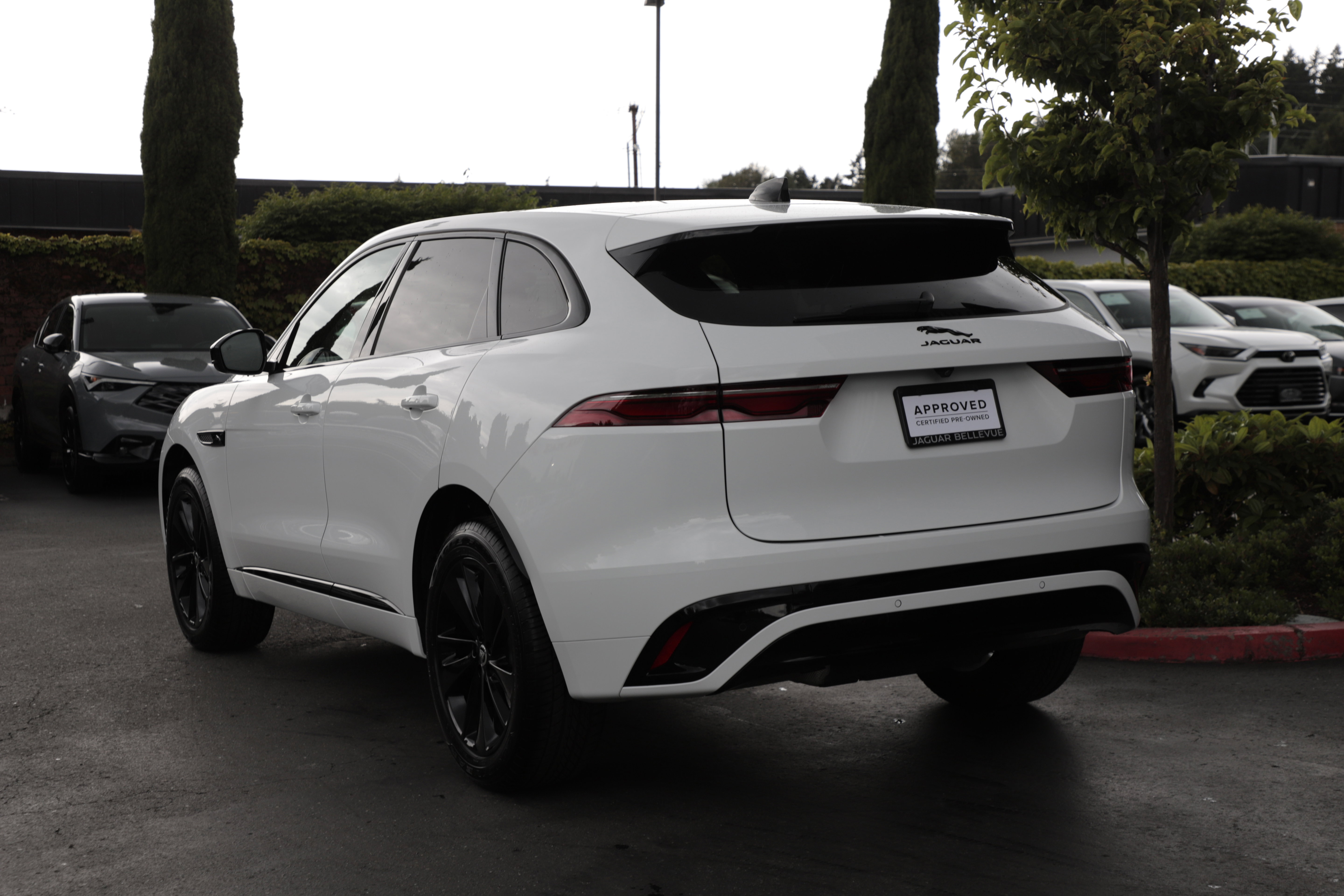 Certified 2025 Jaguar F-PACE R-Dynamic S AWD/4WD image 6