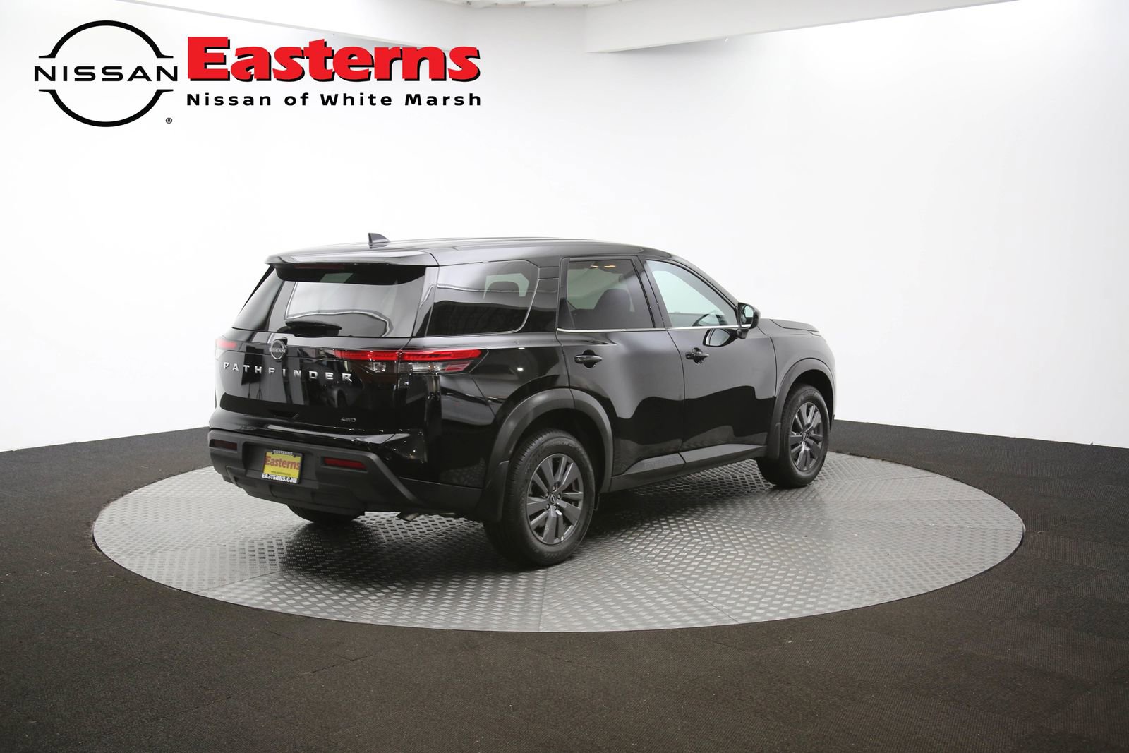 Used 2025 Nissan Pathfinder S image 57