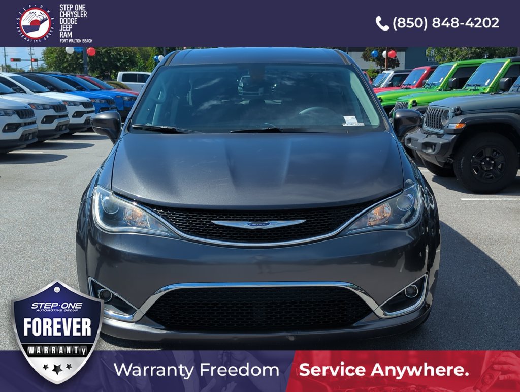Used 2019 Chrysler Pacifica Touring Plus w/ Tire & Wheel Group FWD image 9