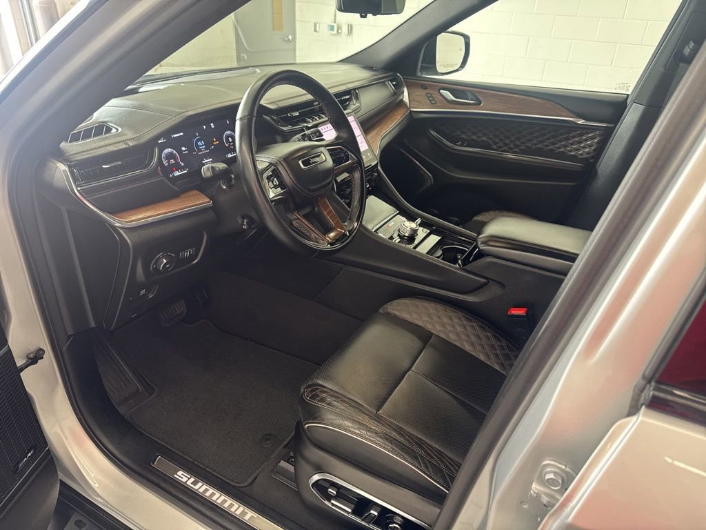 Used 2023 Jeep Grand Cherokee L Summit w/ Advanced Protech Group IV image 18