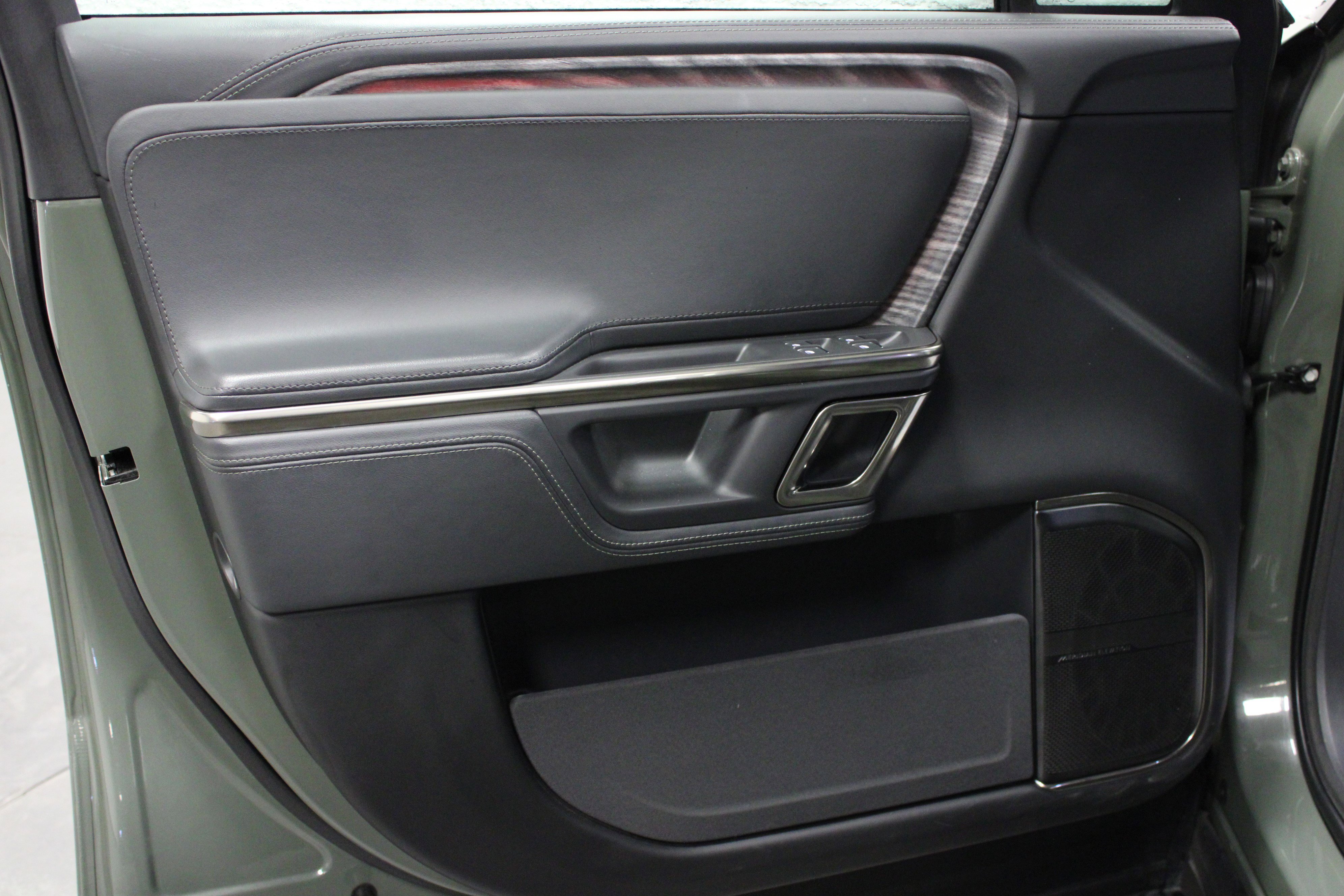 Used 2022 Rivian R1T Launch Edition image 11