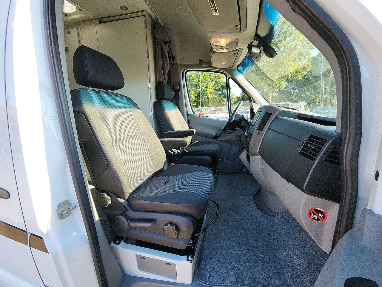Used 2011 Mercedes-Benz Sprinter 2500 image 25