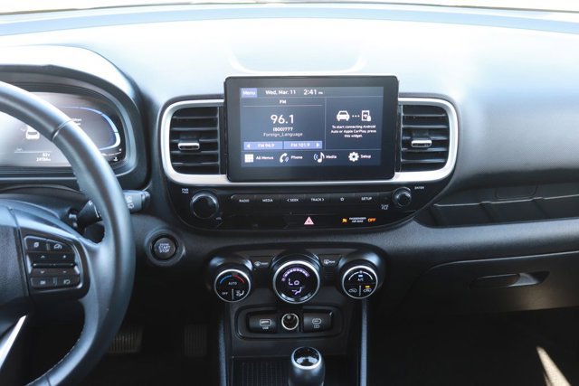 Used 2025 Hyundai Venue SEL image 14