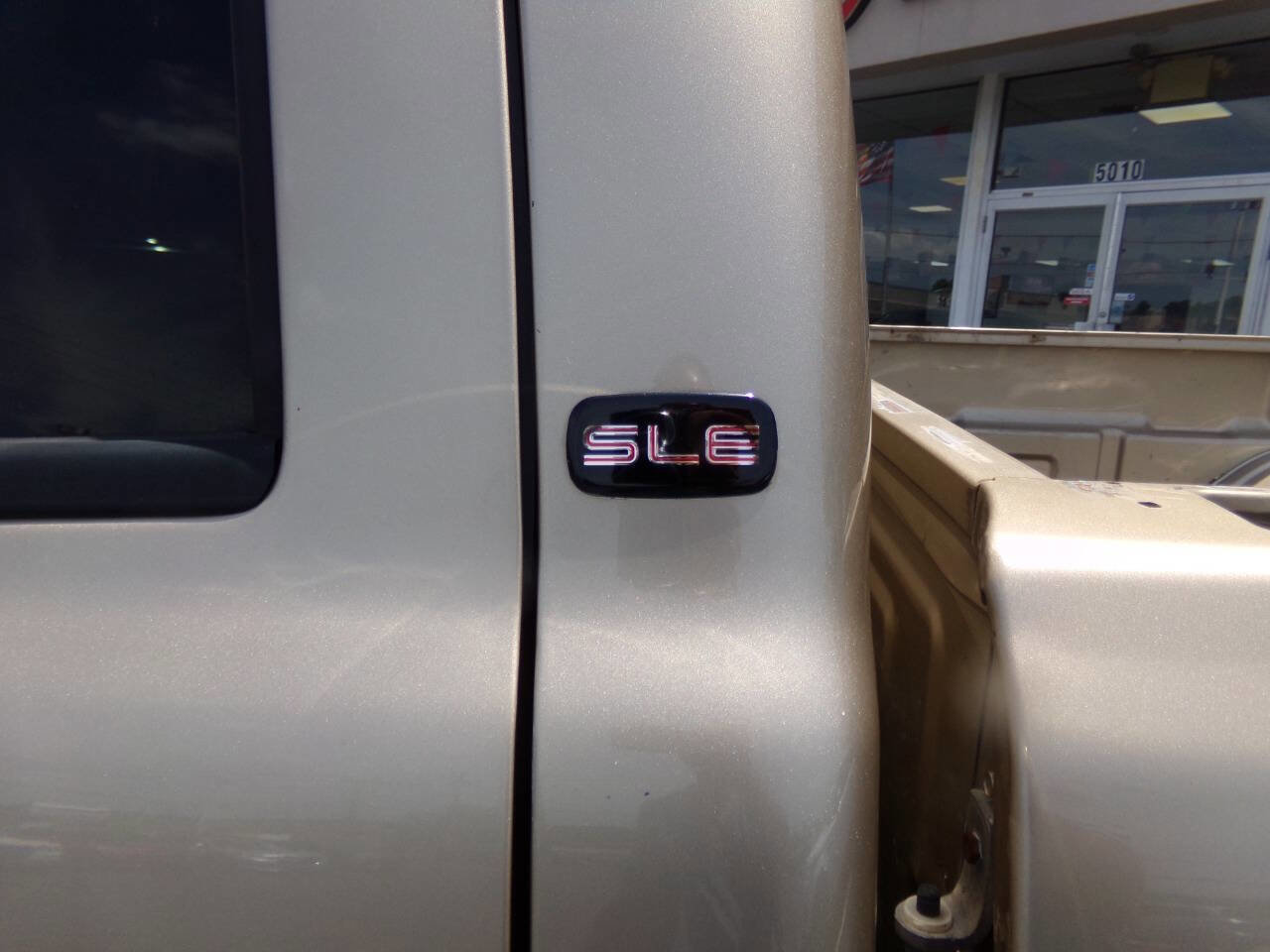 Used 2004 GMC Sierra 2500 SLE w/ Heavy-Duty Power Package AWD/4WD image 4