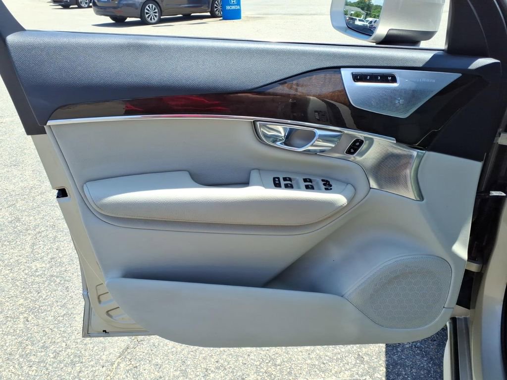Used 2016 Volvo XC90 T6 Momentum w/ Momentum Plus Package AWD/4WD image 9