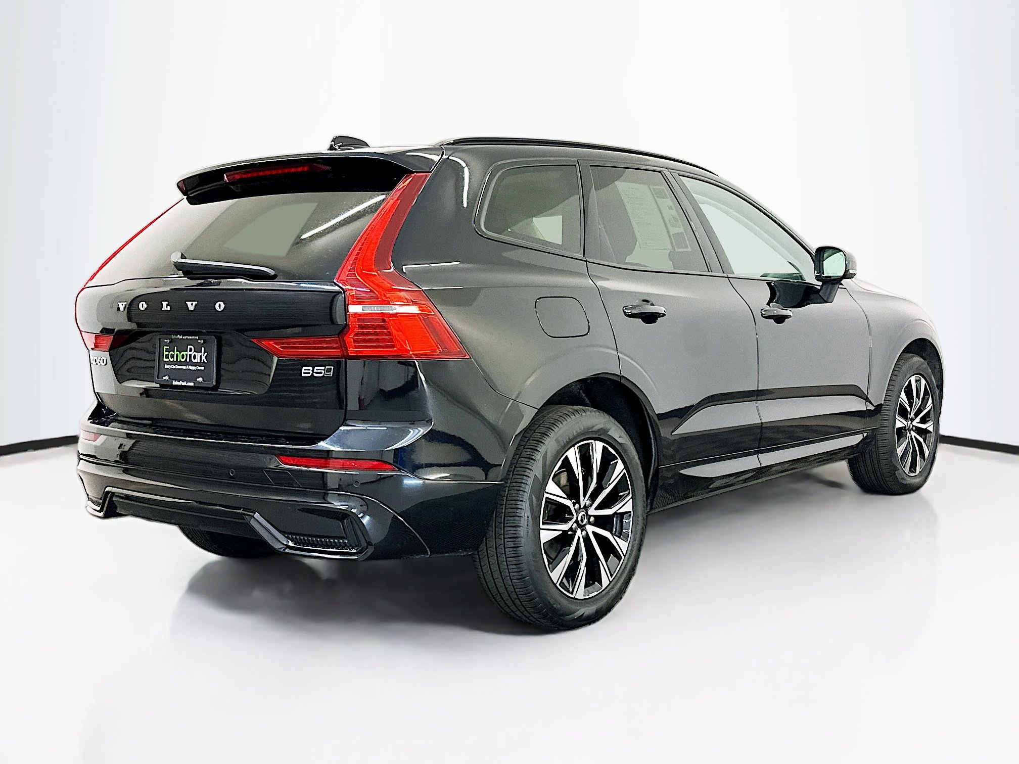 Used 2025 Volvo XC60 B5 Core image 9