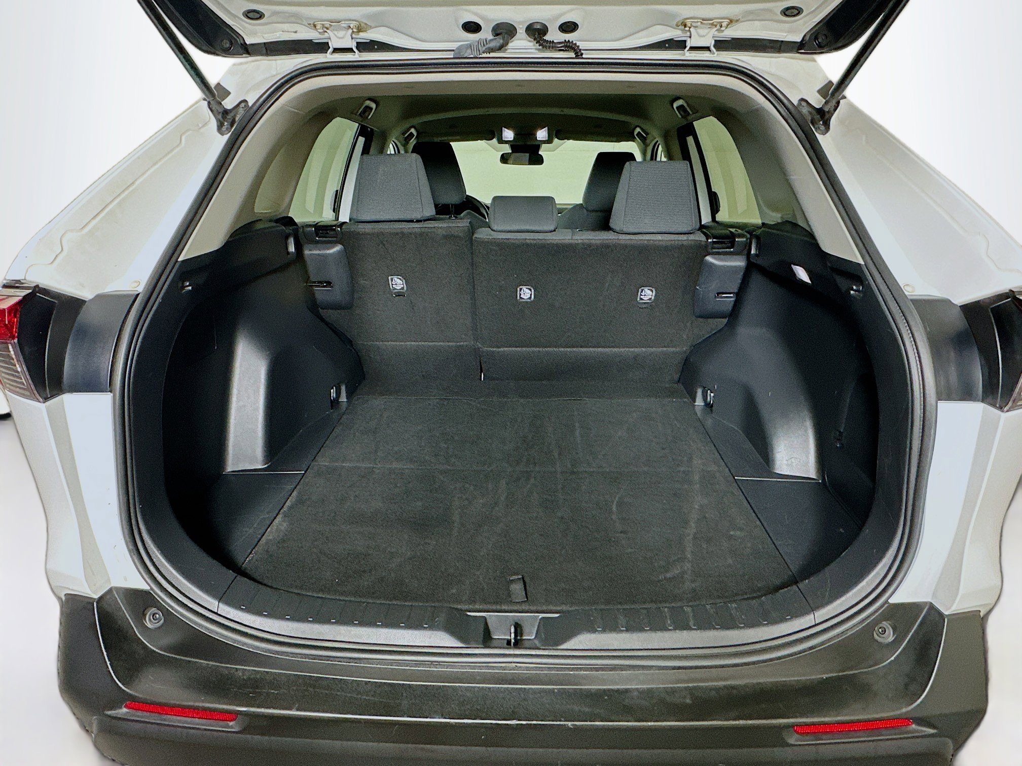 Used 2024 Toyota RAV4 LE image 28