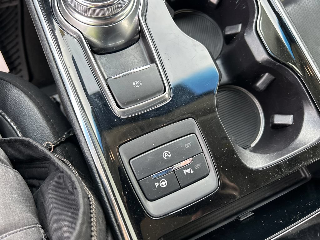 Used 2019 Ford Edge Titanium w/ Equipment Group 301A AWD/4WD image 19