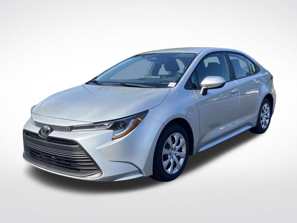 Used 2026 Toyota Corolla LE FWD image 3