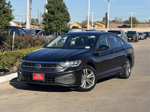 Used 2024 Volkswagen Jetta SE image 2