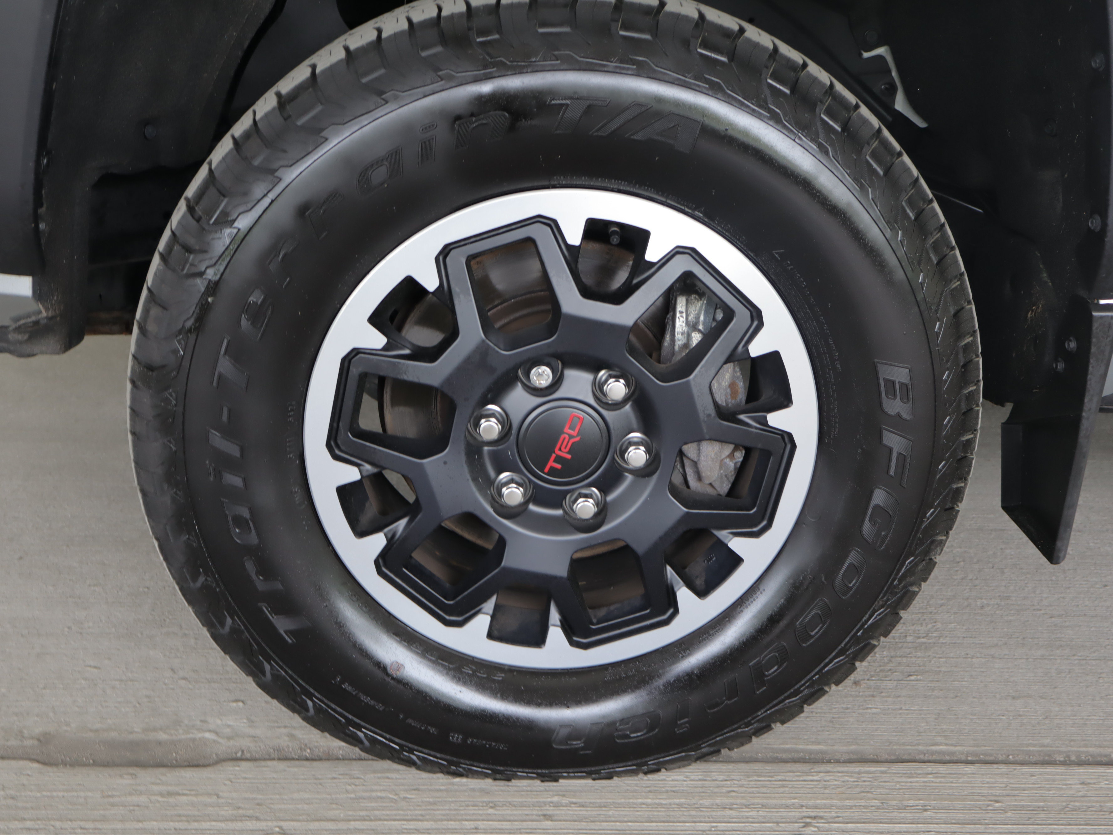 Used 2024 Toyota Tacoma TRD Off-Road AWD/4WD image 23