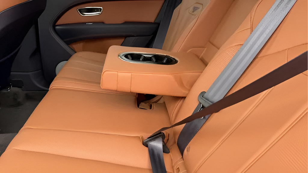 Used 2023 Bentley Bentayga AWD/4WD image 38
