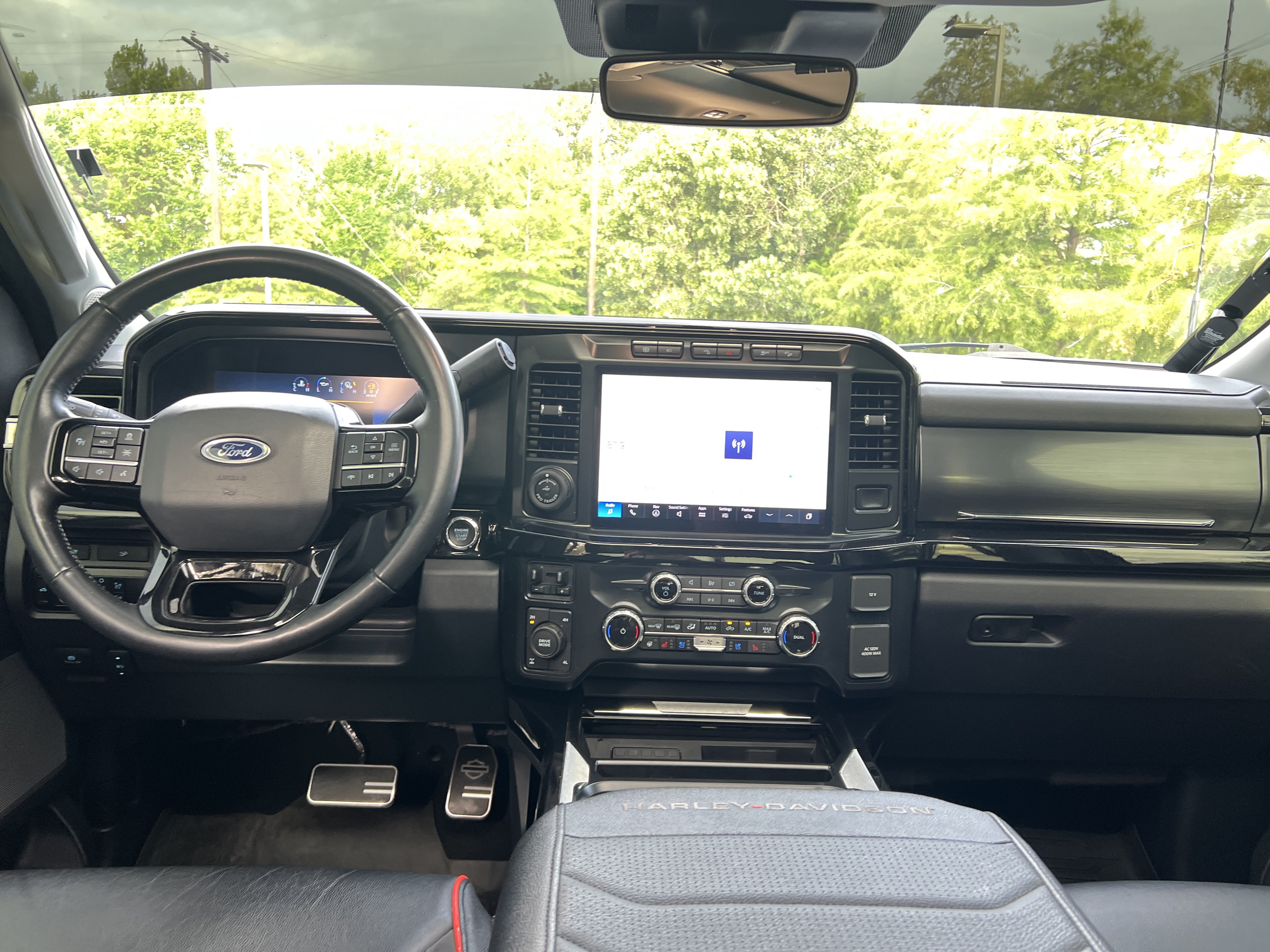 Used 2023 Ford F250 Lariat w/ Lariat Ultimate Package AWD/4WD image 27