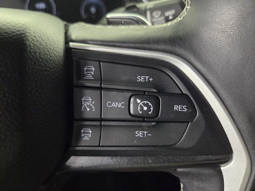 Used 2022 Jeep Grand Cherokee L Laredo RWD image 17
