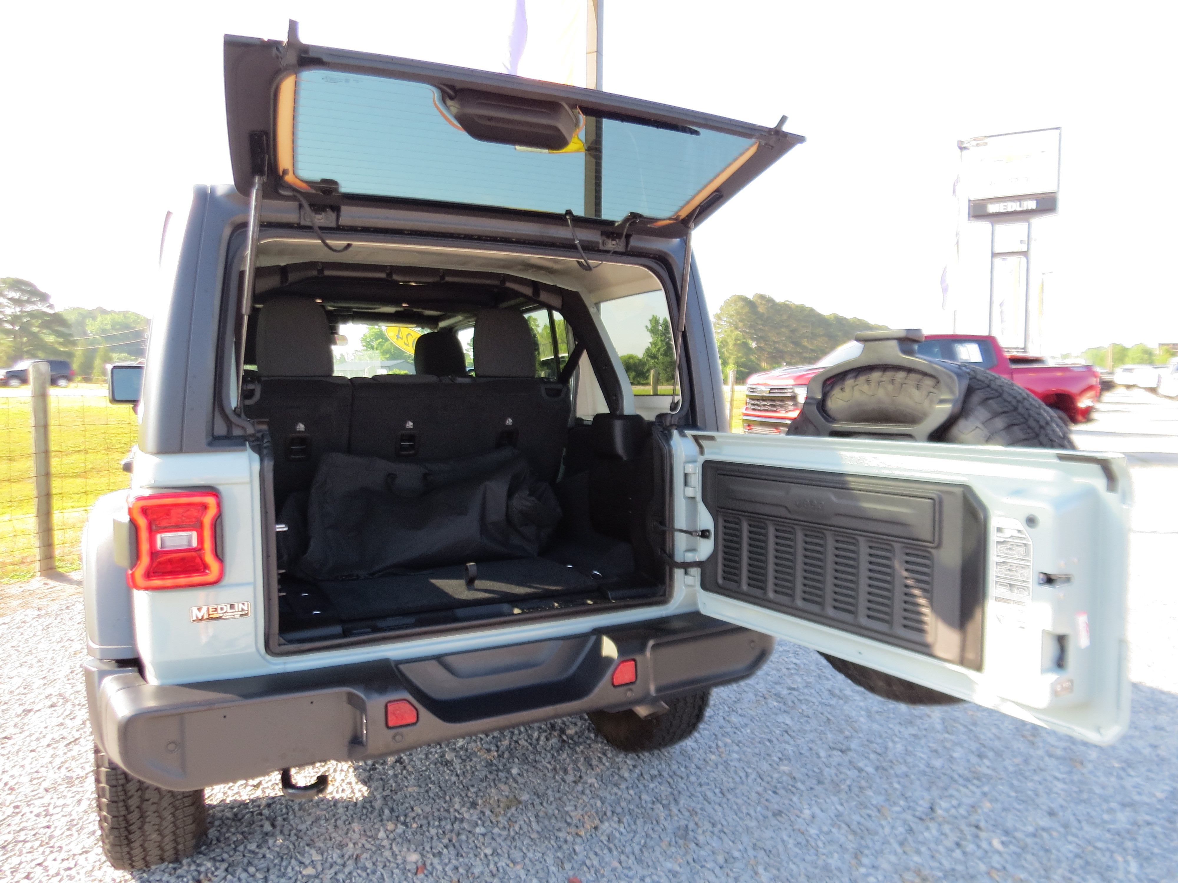 Used 2024 Jeep Wrangler Unlimited Sport AWD/4WD image 14