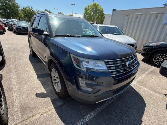 Used 2016 Ford Explorer XLT w/ Equipment Group 202A FWD image 2