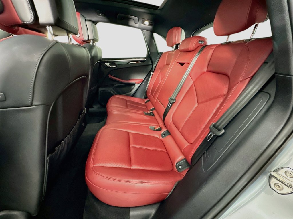 Certified 2024 Porsche Macan AWD/4WD image 24