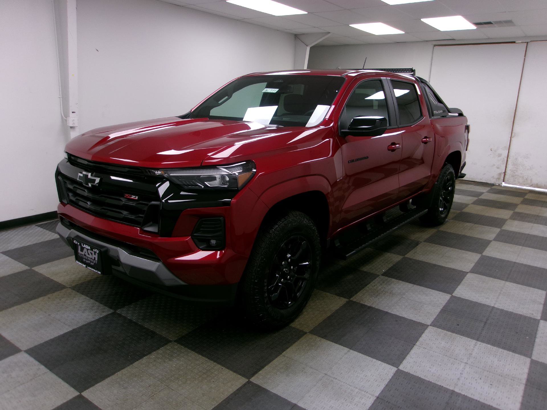 New 2026 Chevrolet Colorado Z71 w/ Midnight Edition AWD/4WD image 1