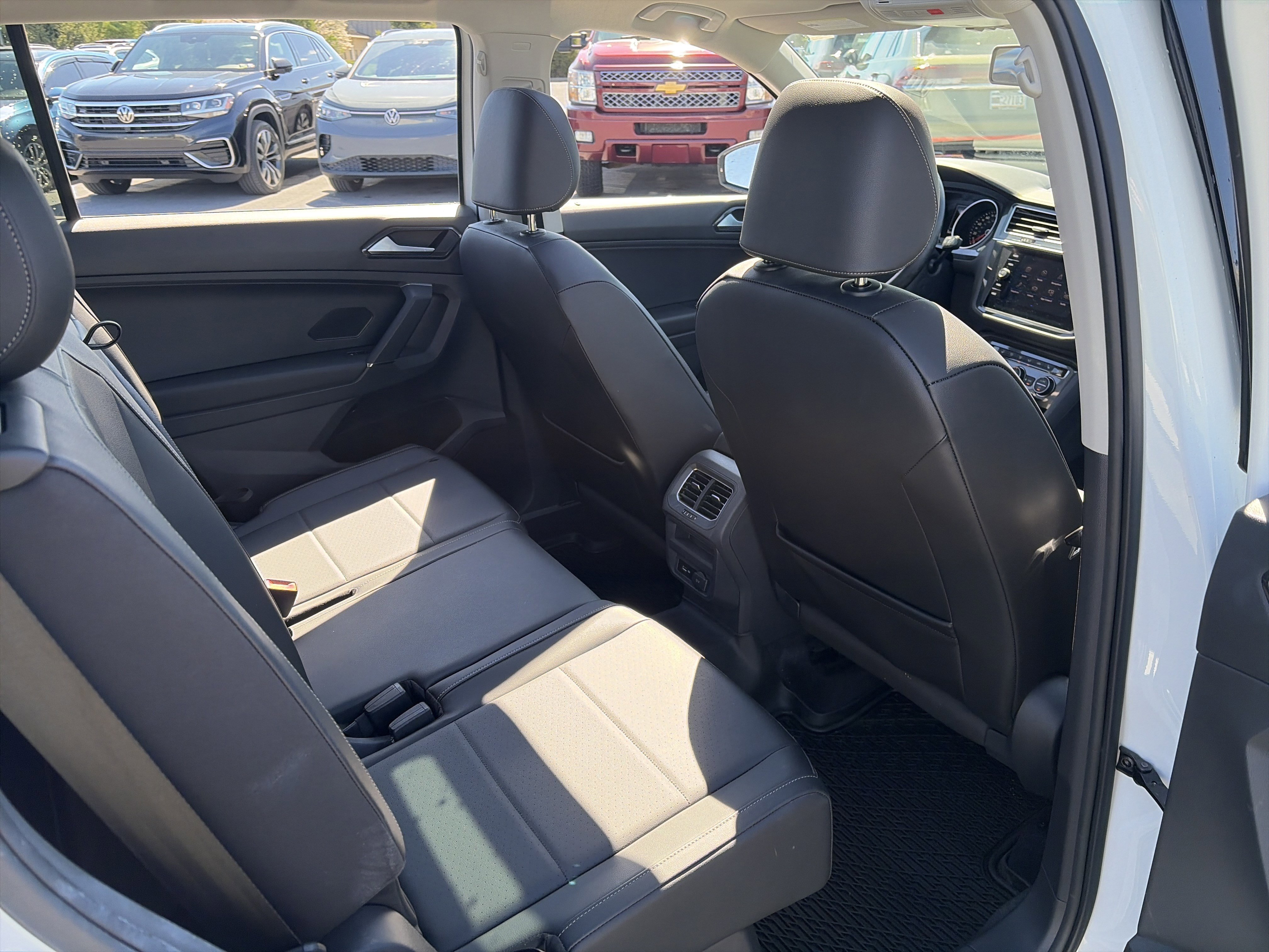 Used 2018 Volkswagen Tiguan SEL w/ 3rd Row Seat Package image 29