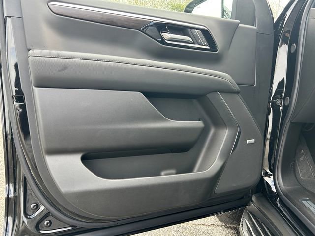 New 2026 Chevrolet Suburban Premier image 21