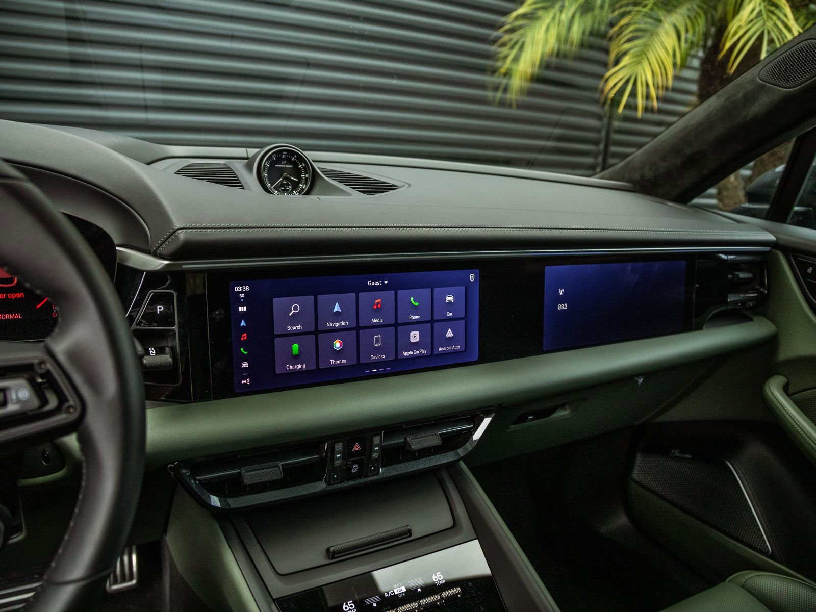 Certified 2025 Porsche Macan Turbo Electric AWD/4WD image 18