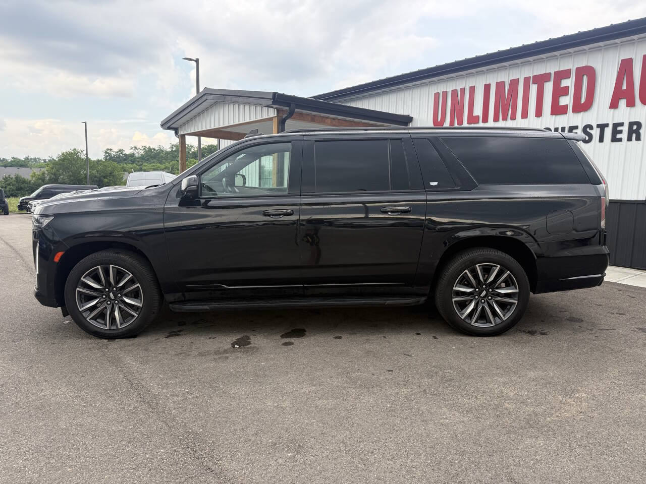 Used 2023 Cadillac Escalade ESV Sport AWD/4WD image 11