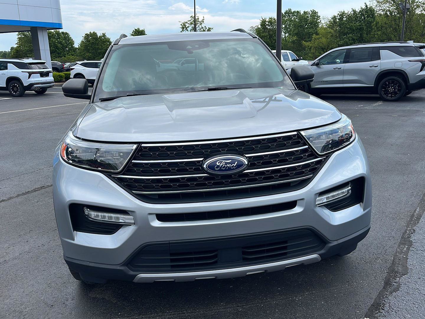 Used 2021 Ford Explorer XLT w/ Equipment Group 202A AWD/4WD image 8