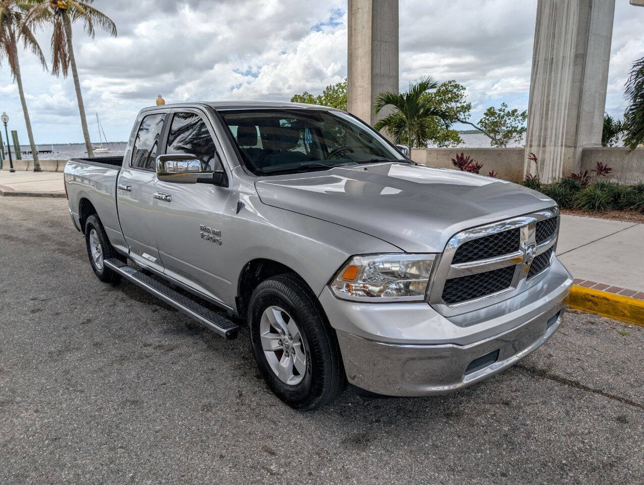 Used 2018 RAM 1500 Classic SLT image 4