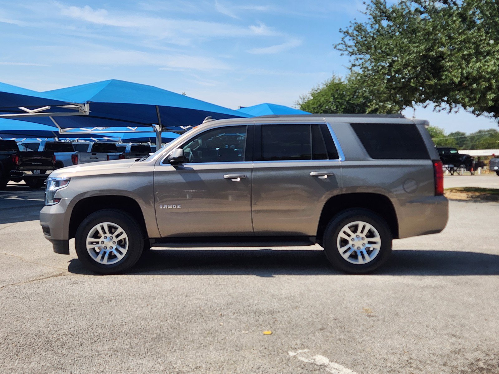 Used 2019 Chevrolet Tahoe LS RWD image 3
