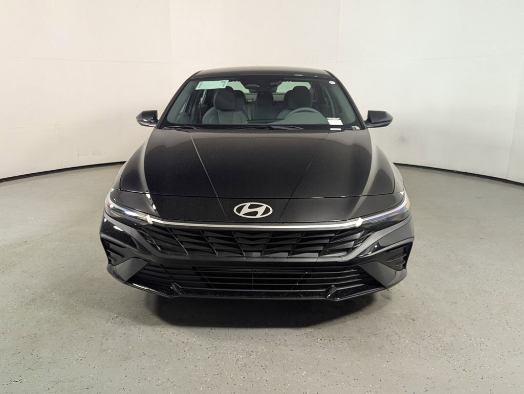 New 2026 Hyundai Elantra SE FWD image 2