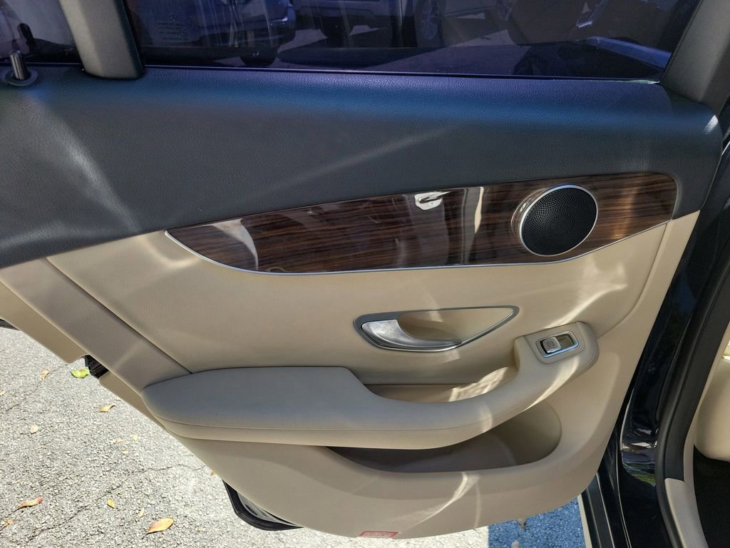 Used 2020 Mercedes-Benz GLC 300 4MATIC image 16