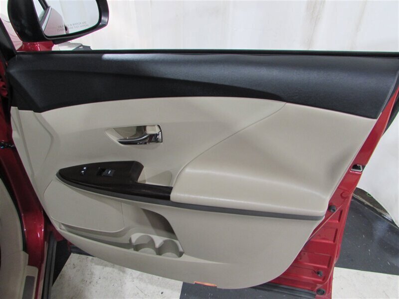 Used 2011 Toyota Venza AWD w/ Convenience Pkg image 52