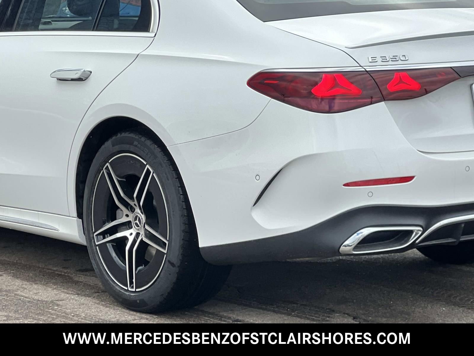 New 2026 Mercedes-Benz E 350 4MATIC Sedan image 3