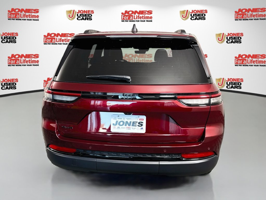 Used 2025 Jeep Grand Cherokee Altitude AWD/4WD image 14