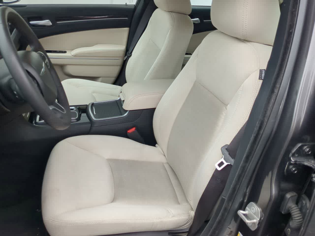 Used 2023 Chrysler 300 Touring w/ Safetytec Plus Group RWD image 16