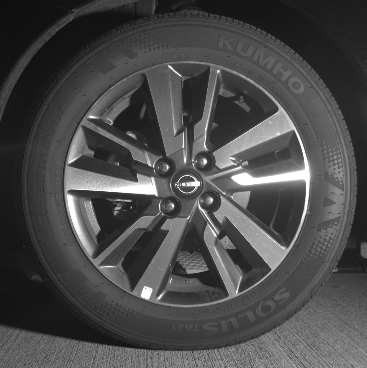 Used 2025 Nissan Versa SV image 12