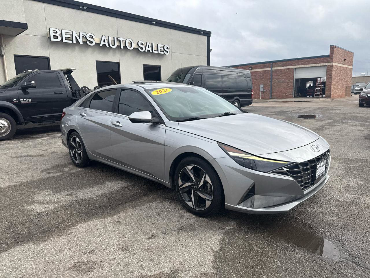 Used 2021 Hyundai Elantra Limited image 4