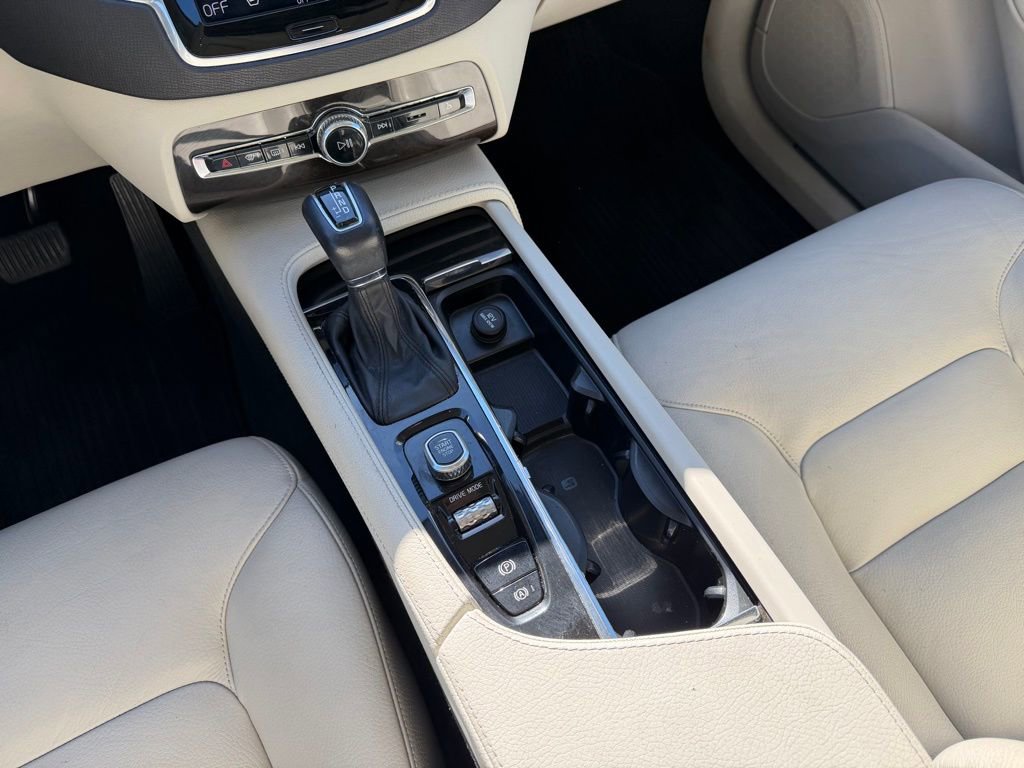 Used 2018 Volvo XC90 T5 Momentum w/ Momentum Plus Package image 18