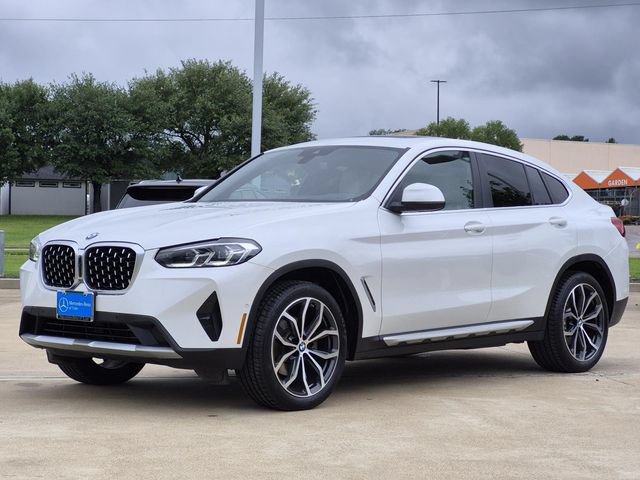 Used 2024 BMW X4 xDrive30i w/ Premium Package AWD/4WD image 3
