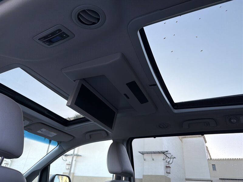 Used 2015 Toyota Sienna Limited Premium FWD image 25