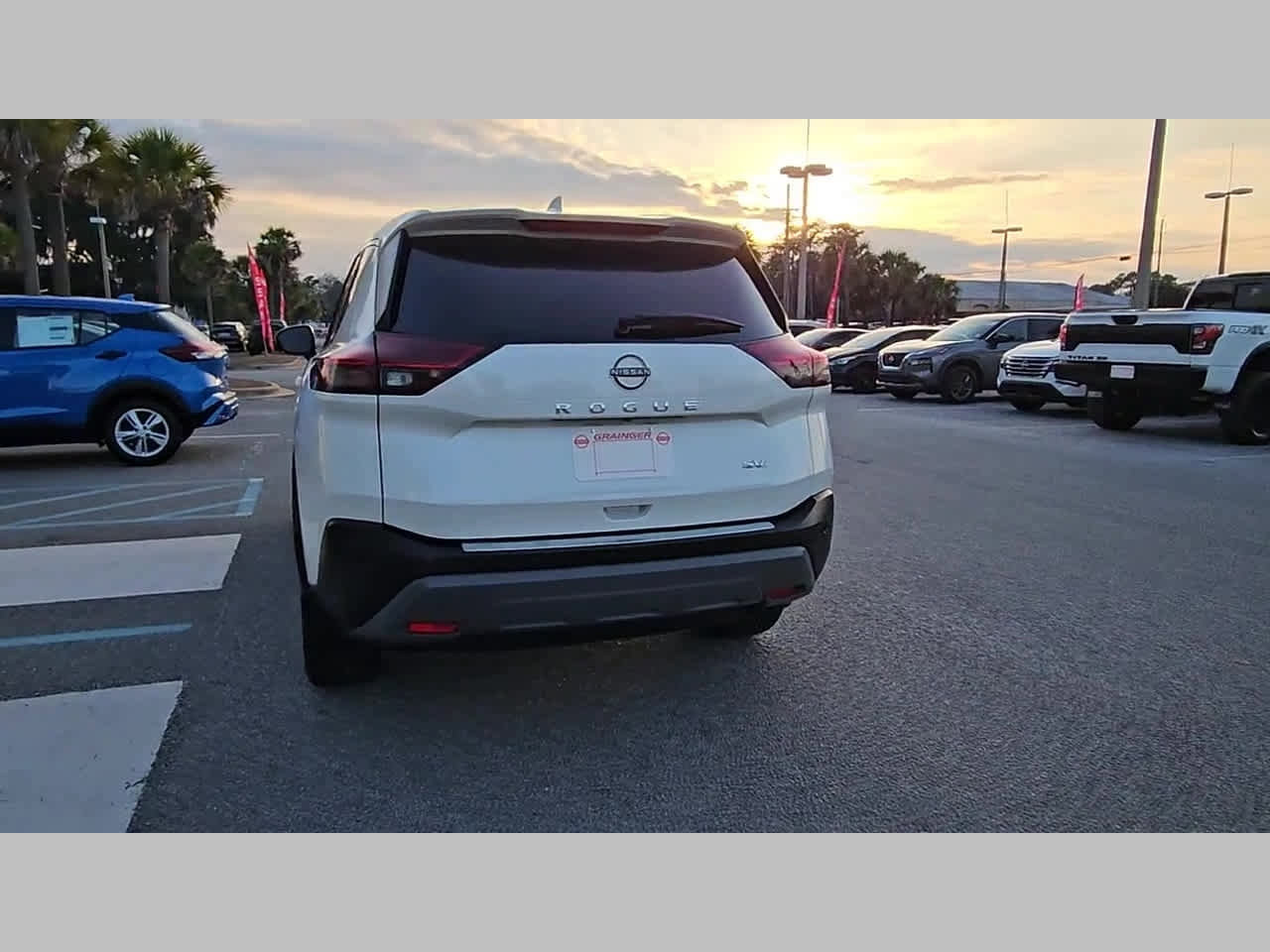 Used 2023 Nissan Rogue SV image 31