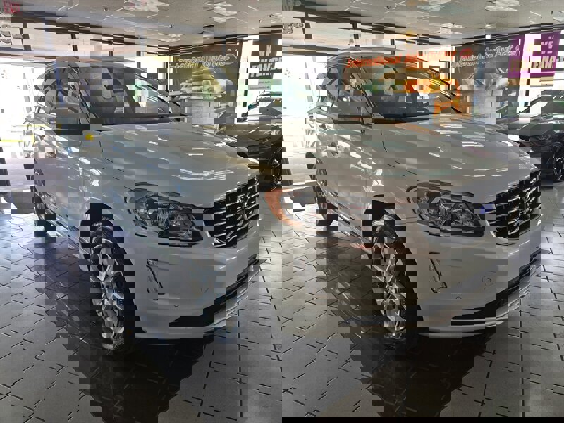 Used 2015 Volvo XC60 T5 Premier w/ Proximity Package image 3